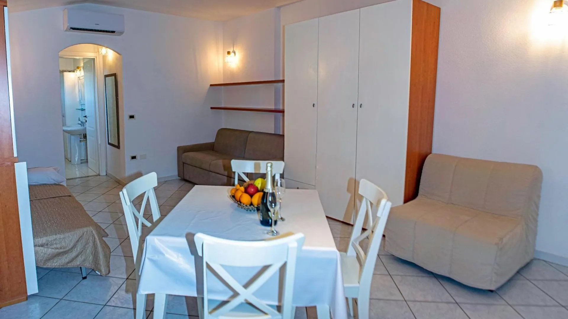 Ampio Attico Monolocale Con Terrazza Apartment Santa Teresa Gallura 0*,  Italy