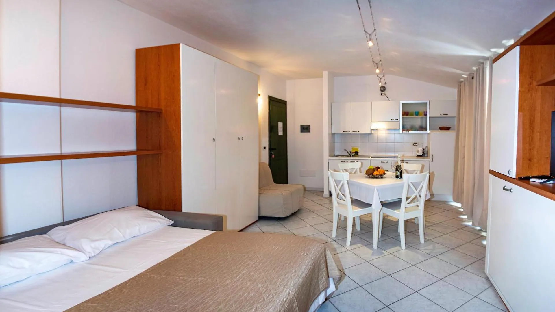 Ampio Attico Monolocale Con Terrazza Apartment Santa Teresa Gallura